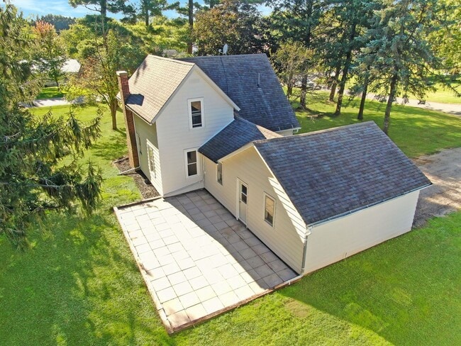 Building Photo - 3- Bedroom, 1- Bath Home with a 2 Car Garage on the Edge of Westby