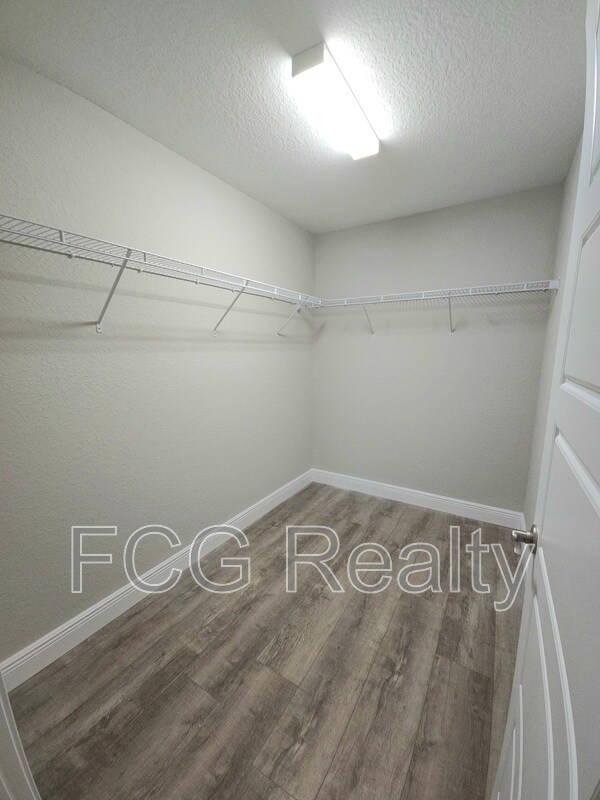 Foto del edificio - 9115 N Sandree Dr