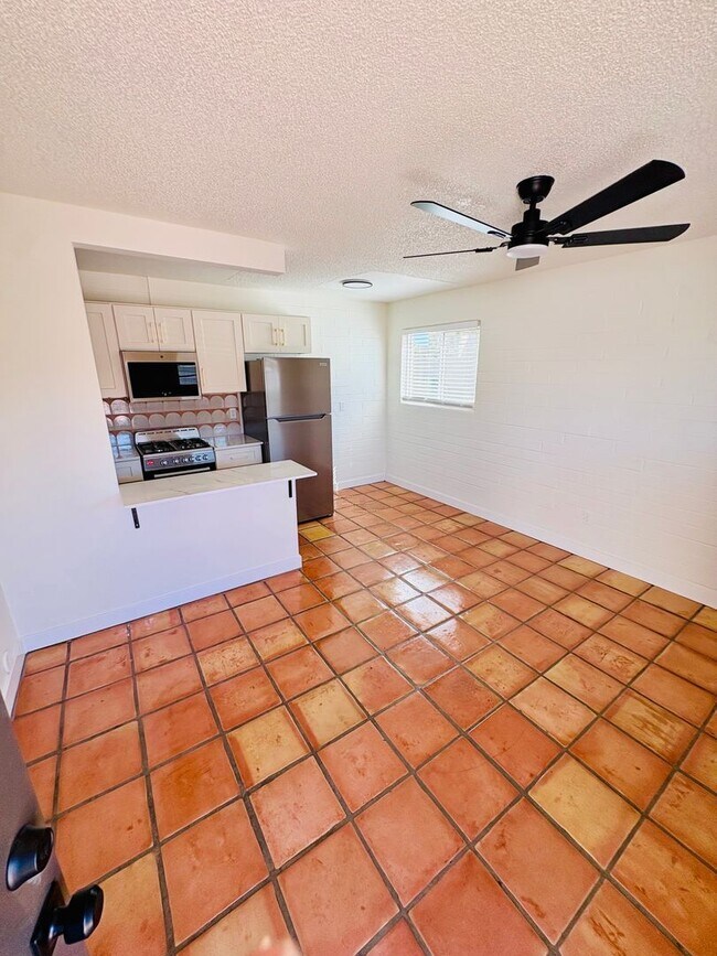 Building Photo - 817 S Melody Ln