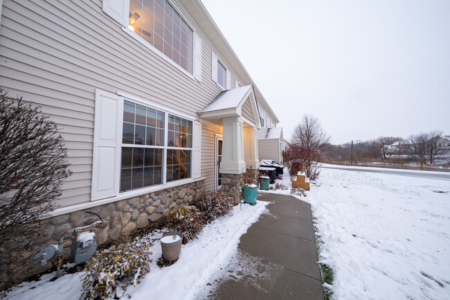 Building Photo - 19530 Blue Jay Ct
