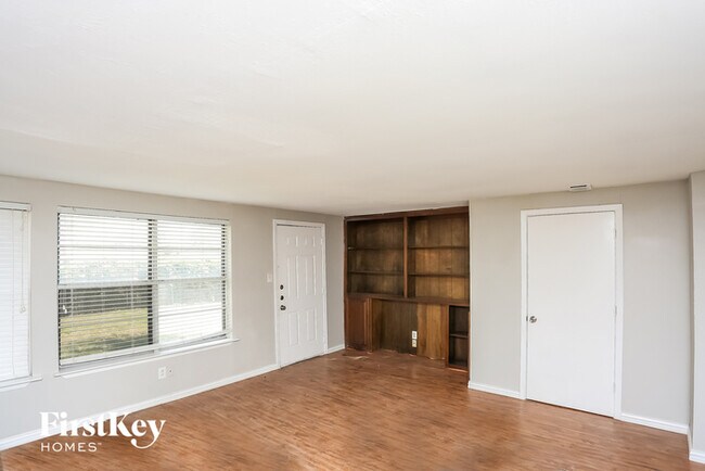 Foto del edificio - 3205 Hanover Dr