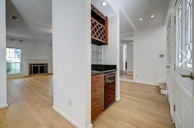 Foto del edificio - 600 Wilcrest Dr