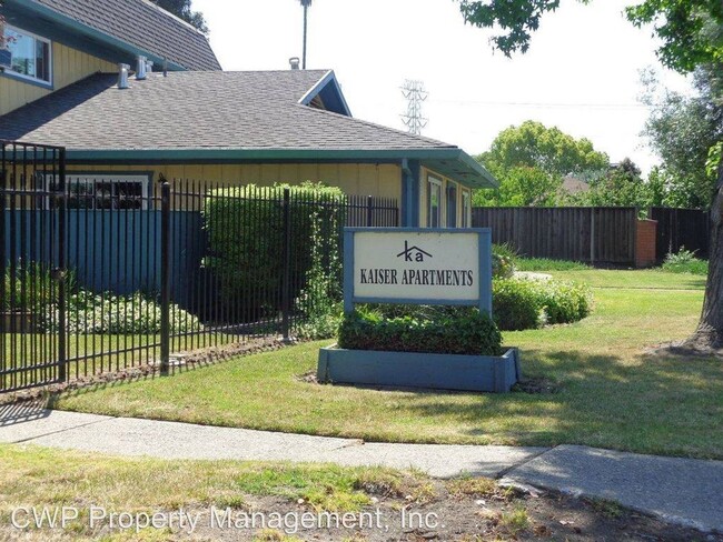 Building Photo - $2400 2 BR - 920 S.F. GORGEOUS TOWNHOUSE I...