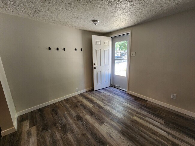 Building Photo - Best Deal - Single Family Home! Large Dog OK!