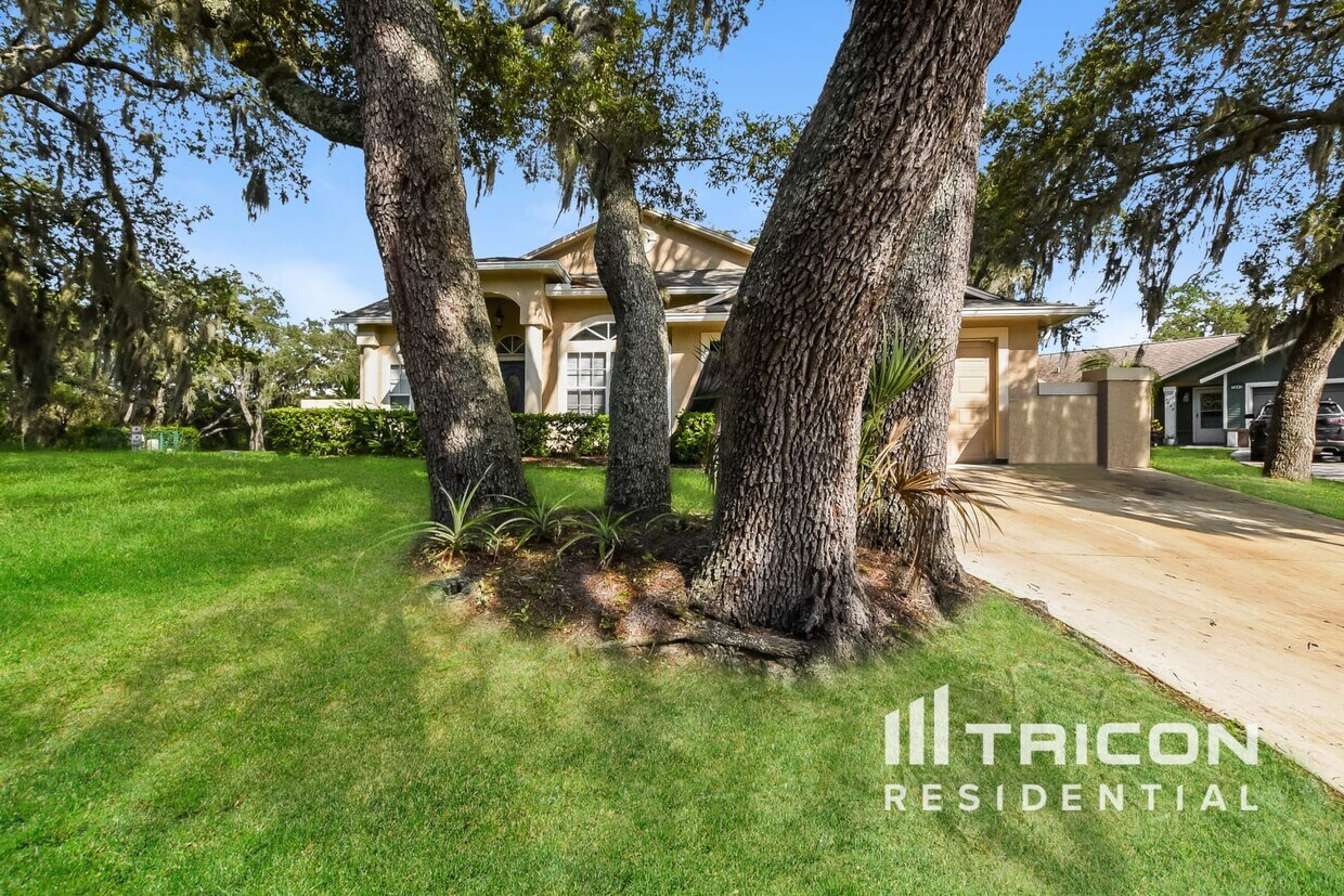 Primary Photo - 7049 Sawmill Cir