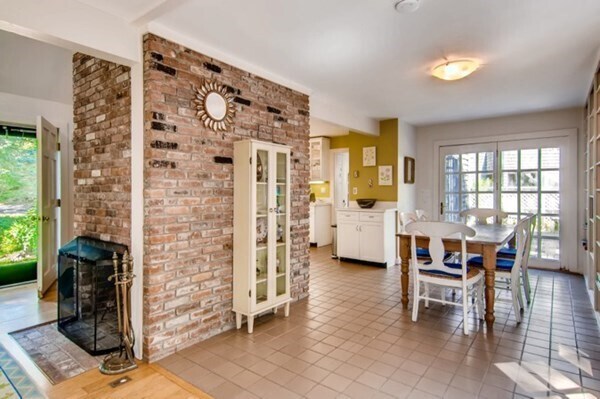 Foto del edificio - 232 Longview Rd