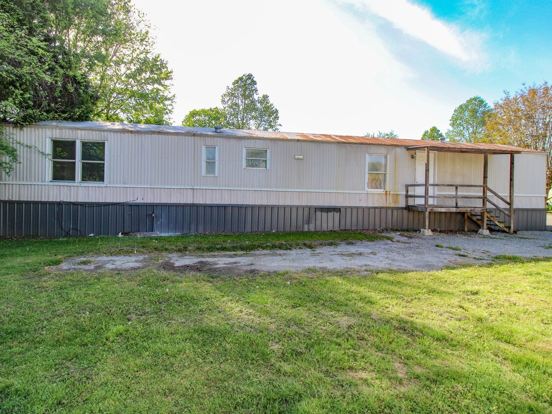 Primary Photo - Nice trailer in great location!