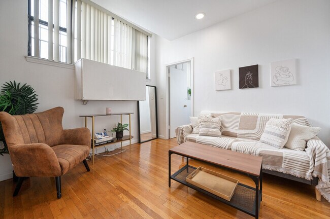 Building Photo - 458 W 52nd St
