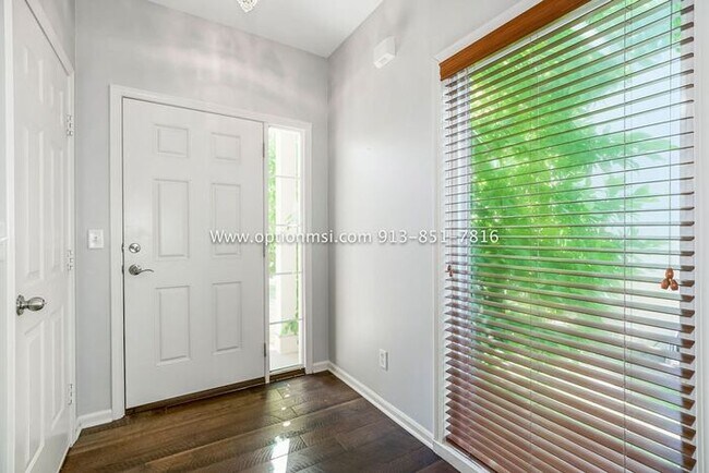 Building Photo - Comfortable elegance for you in maintenanc...