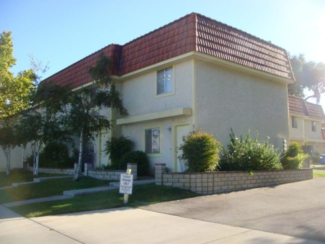 Building Photo - 639 Park St