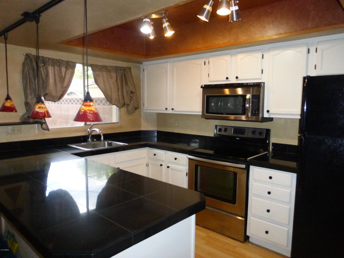 Primary Photo - 5835 N Granite Reef Rd