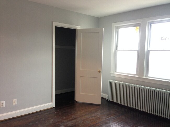 Building Photo - 330 20th St NE