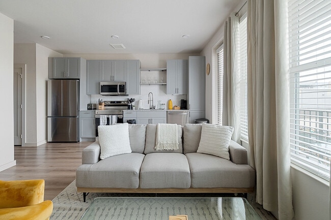 Foto del edificio - 2232 Empire Central Dr