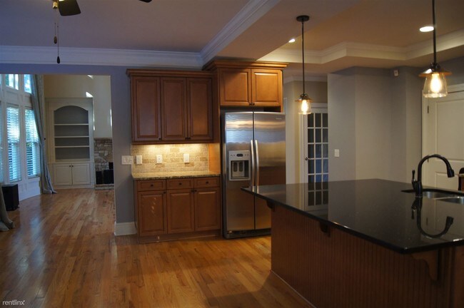 Foto del edificio - 207 Fernwood Pl