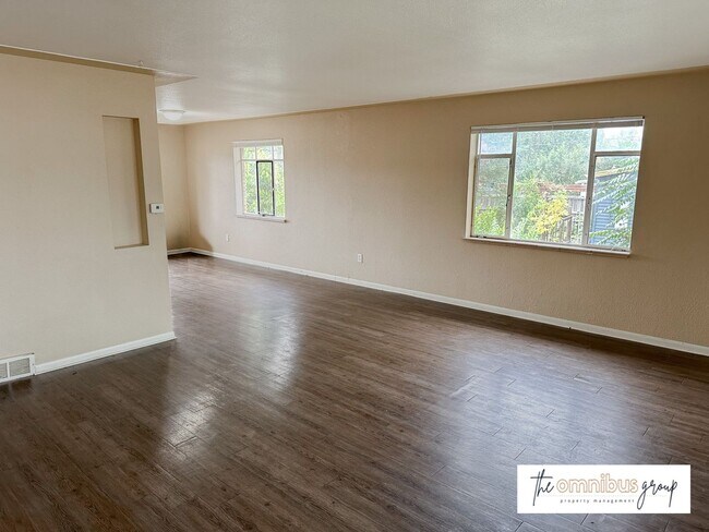 Building Photo - Hazel Ct