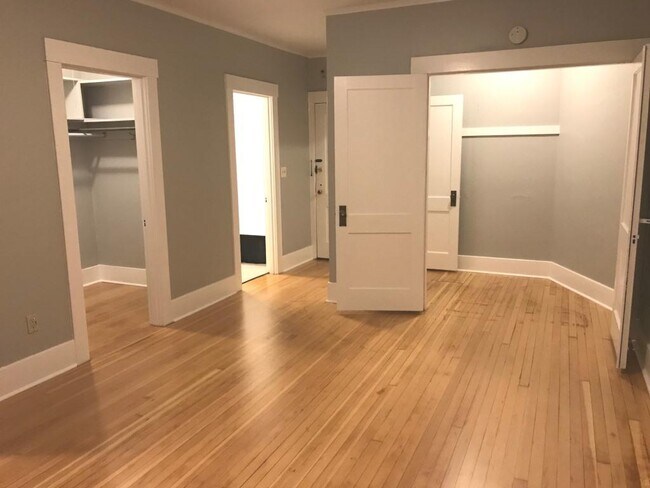 Living & doors to closet & bath - 3804 S Edmunds St