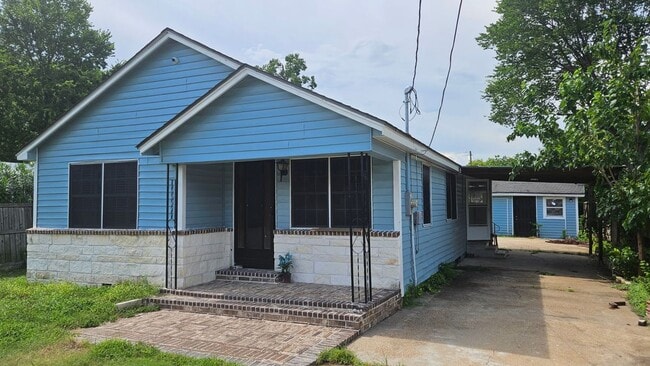 Building Photo - 2415 Perry St