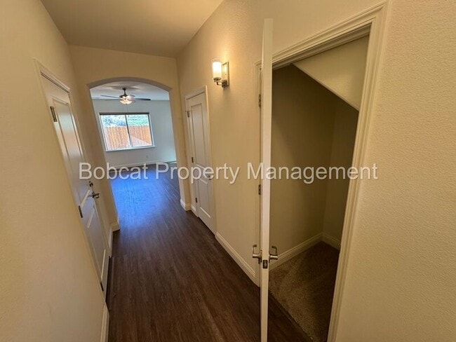 Foto del edificio - 1230 Saltern Dr