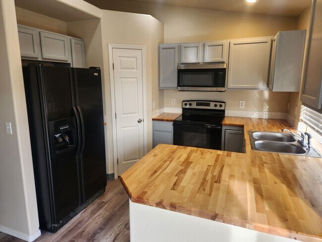 Foto del edificio - 5513 Aspenwood Ave