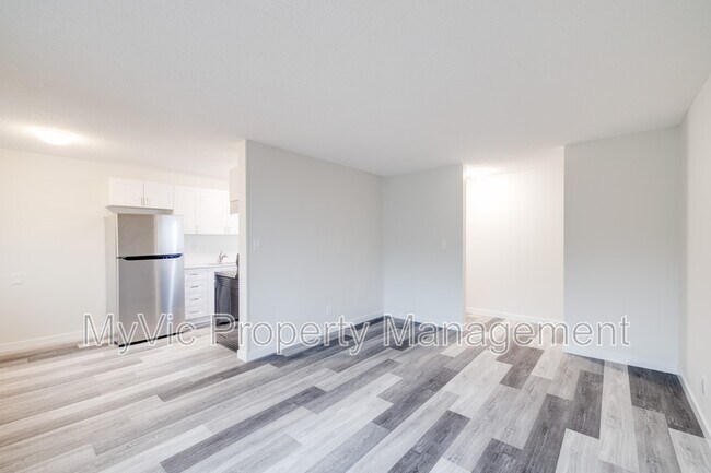 Photo du bâtiment - 9750-9782 82 Ave NW