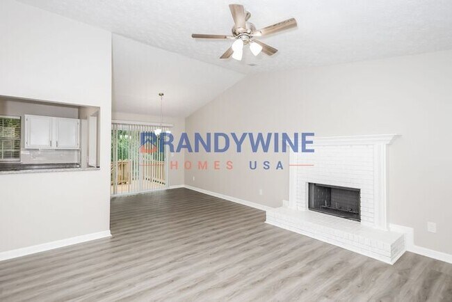 Building Photo - MOVE IN BY DEC 24TH AND JANUARY RENT IS FREE!
