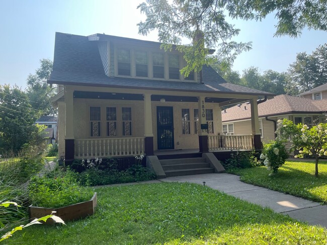 Foto del edificio - Charming Minneapolis 3-Bedroom Home Availa...