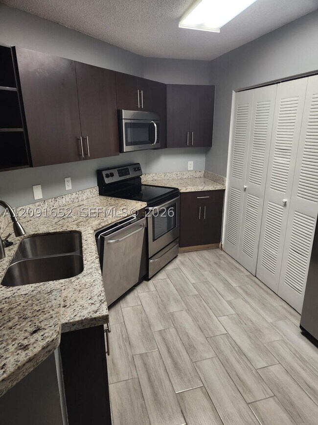 Foto del edificio - 6292 NW 186th St