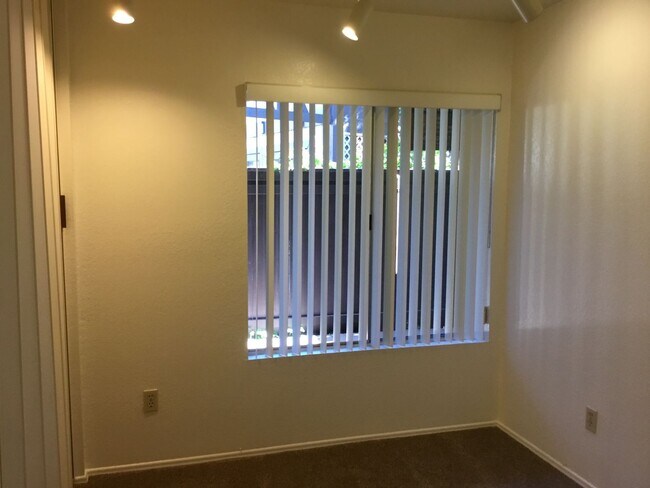 Building Photo - 1BD 1BA Mission Valley Condo Plus Bonus Ro...