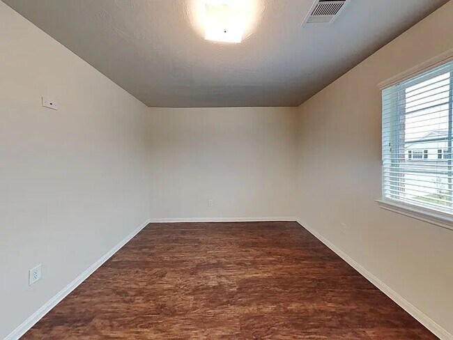 Foto del edificio - 12615 Mountain Daisy Rd