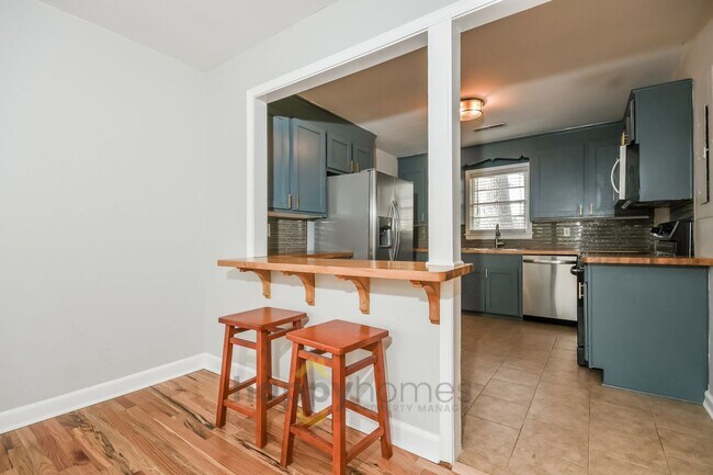 Building Photo - 3 Bedroom, 1 Bath Home in Castlewood of West Ashley