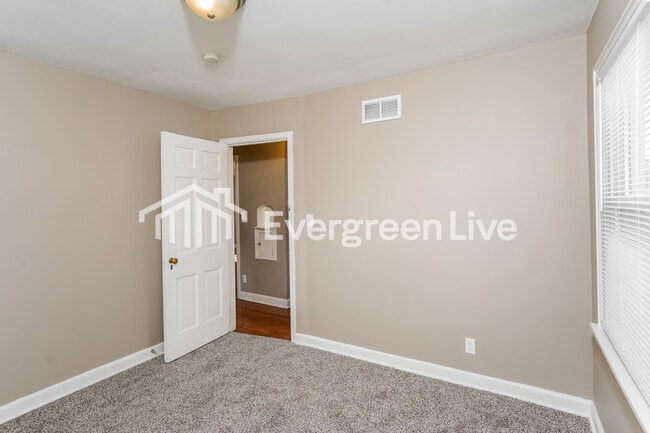 Building Photo - 4854 N 73rd St