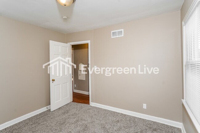 Foto del edificio - 4854 N 73rd St