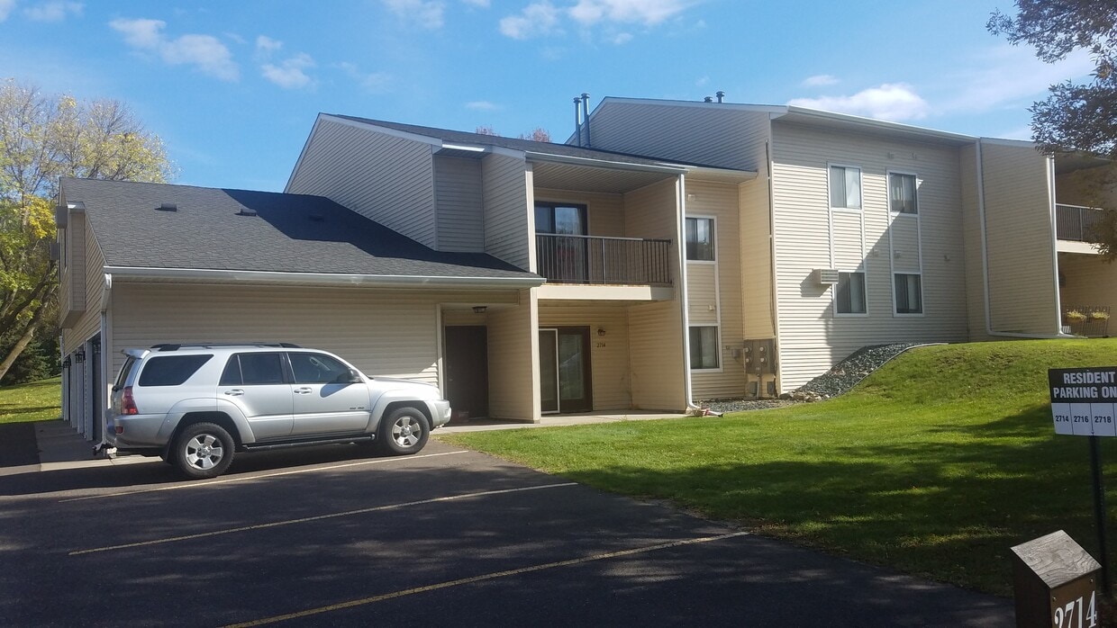 Building Photo - Sylvan Townhomes