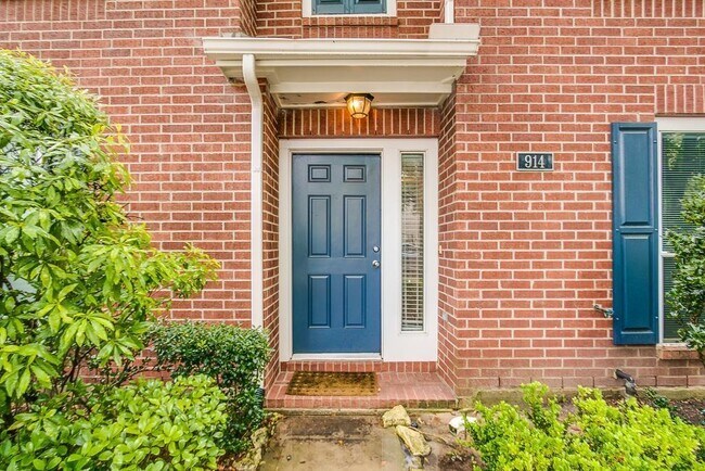 Foto del edificio - 914 W Heights Hollow Ln