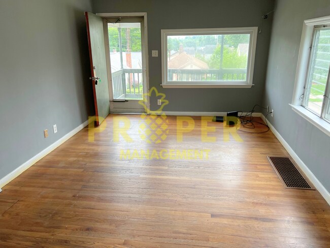 Foto del edificio - 3 bedrooms 1 bathroom house for rent