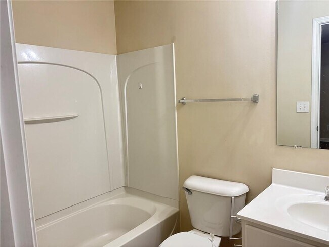 Foto del edificio - 2215 Landing Walk Dr