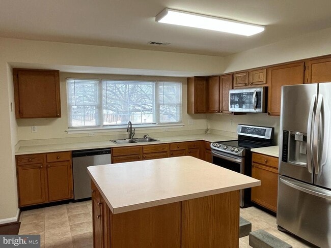 Foto del edificio - 874 Waterford Dr