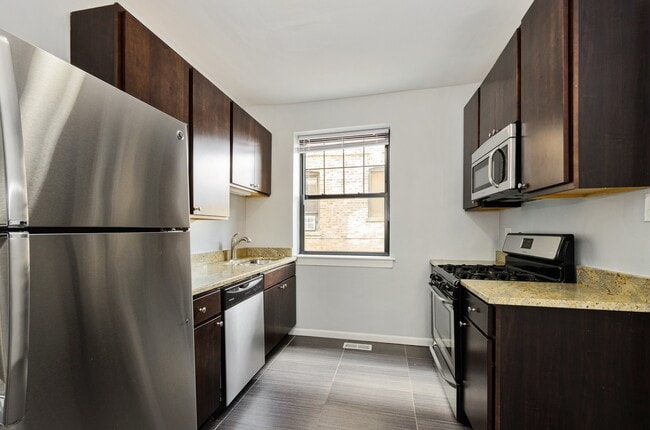 Building Photo - 1642 W Jonquil Terrace