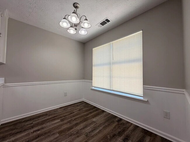 Building Photo - 3-Bedroom. 2-Bath Home in Loganville