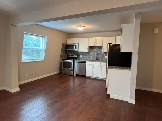 Building Photo - 7202 Twin Crest Dr