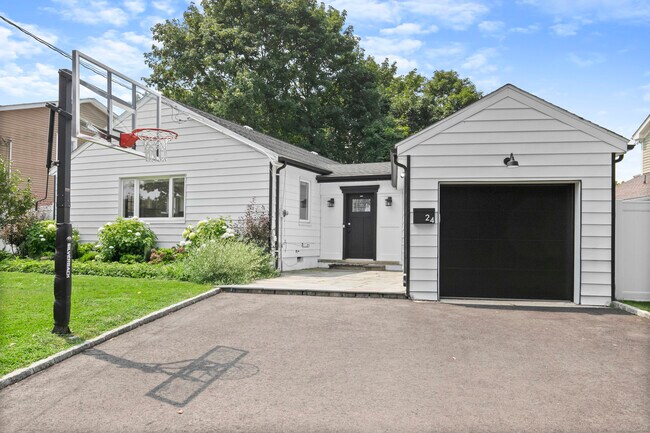 Building Photo - 24 Maplewood Dr