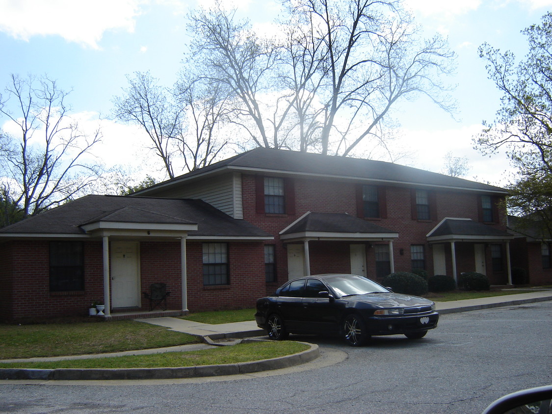 Primary Photo - Coolawahee Apartments