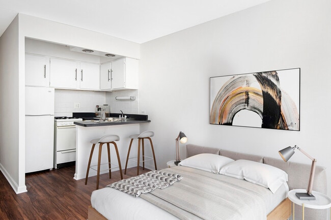 STUD Living Area - 544 W. Melrose
