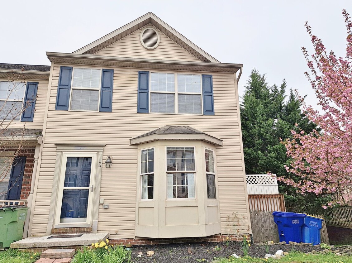 Primary Photo - 3 Bed / 1-1/2 Bath Single Family Townhome