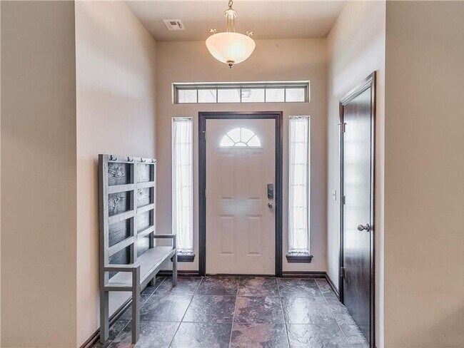 Foto del edificio - Welcome to this amazing home situated on a...