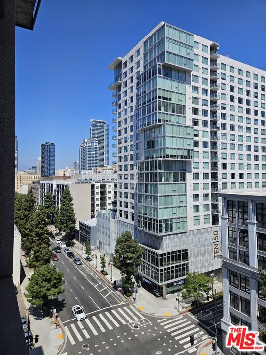 Foto del edificio - 1111 S Grand Ave