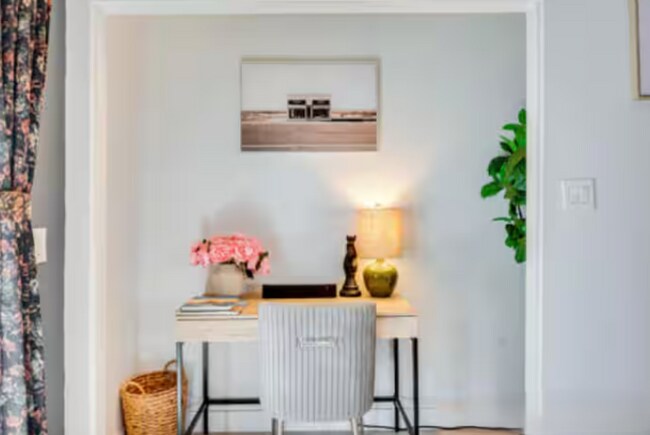 Foto del edificio - 4722 Greenbush Ave