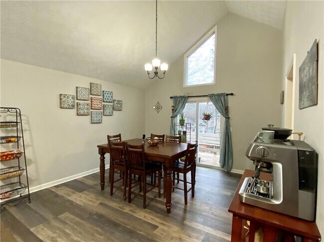Building Photo - 1095 Mountain Springs Dr