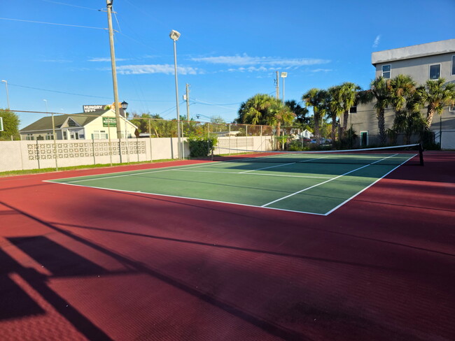 Building Photo - 9004 Tudor Dr