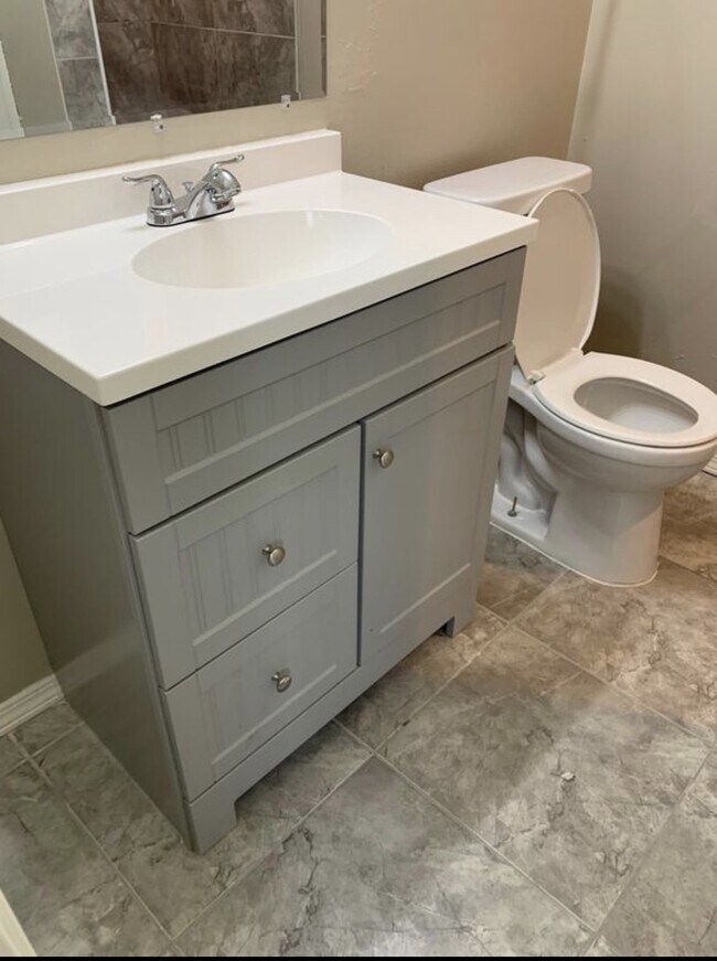 Foto del edificio - "Charming 1-Bed Oasis with Granite Elegance in Prime Edmond Location!"